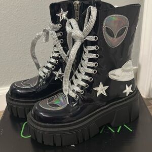 Dolls Kill Club Exx Midnight Invade UR Space Combat Boots NWOB size 6 Deadstock